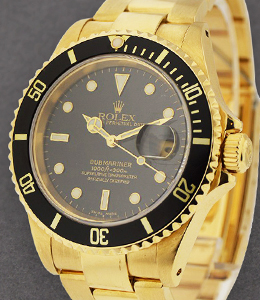 Submariner in Yellow Gold with Black Bezel on Oyster Bracelet with Black Dial