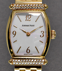 Carnegie in Yellow Gold with Diamond Lugs on Yellow gold Bracelet with White Dial