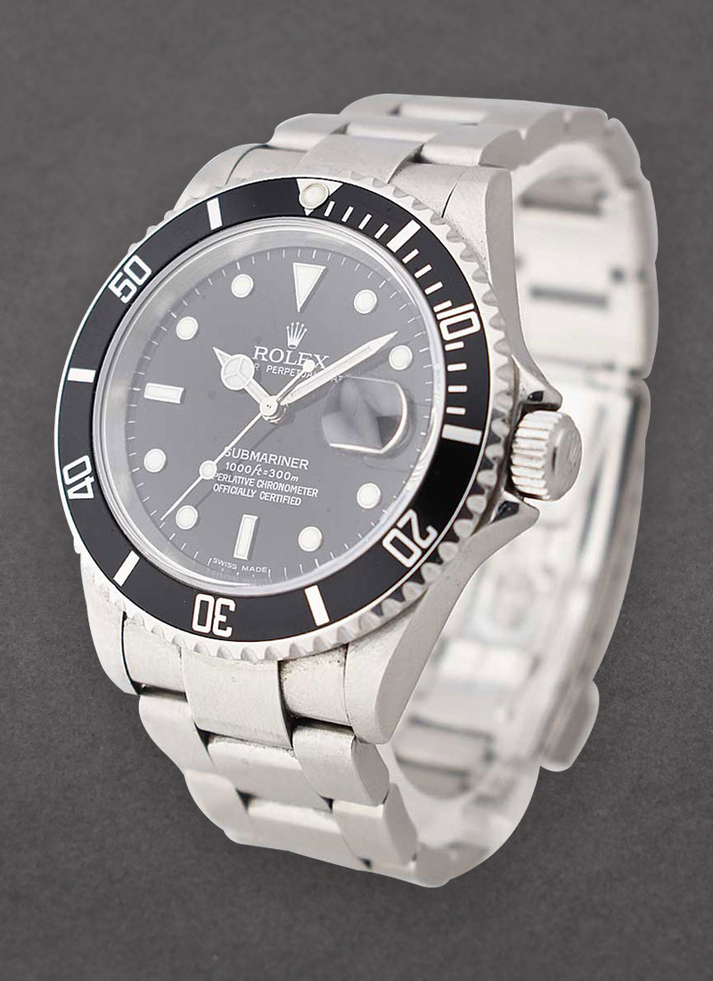 Pre-Owned Rolex Submariner in Steel with NON-ENGRAVED Bezel