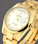 President Day Date in Rose Gold with Smooth Bezel on Oyster Bracelet with White Roman Dial