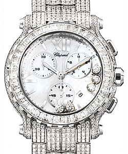Happy Sport Round in White Gold with Baguette Diamond Dial with White Gold Pave Diamond Bracelet with MOP Dial