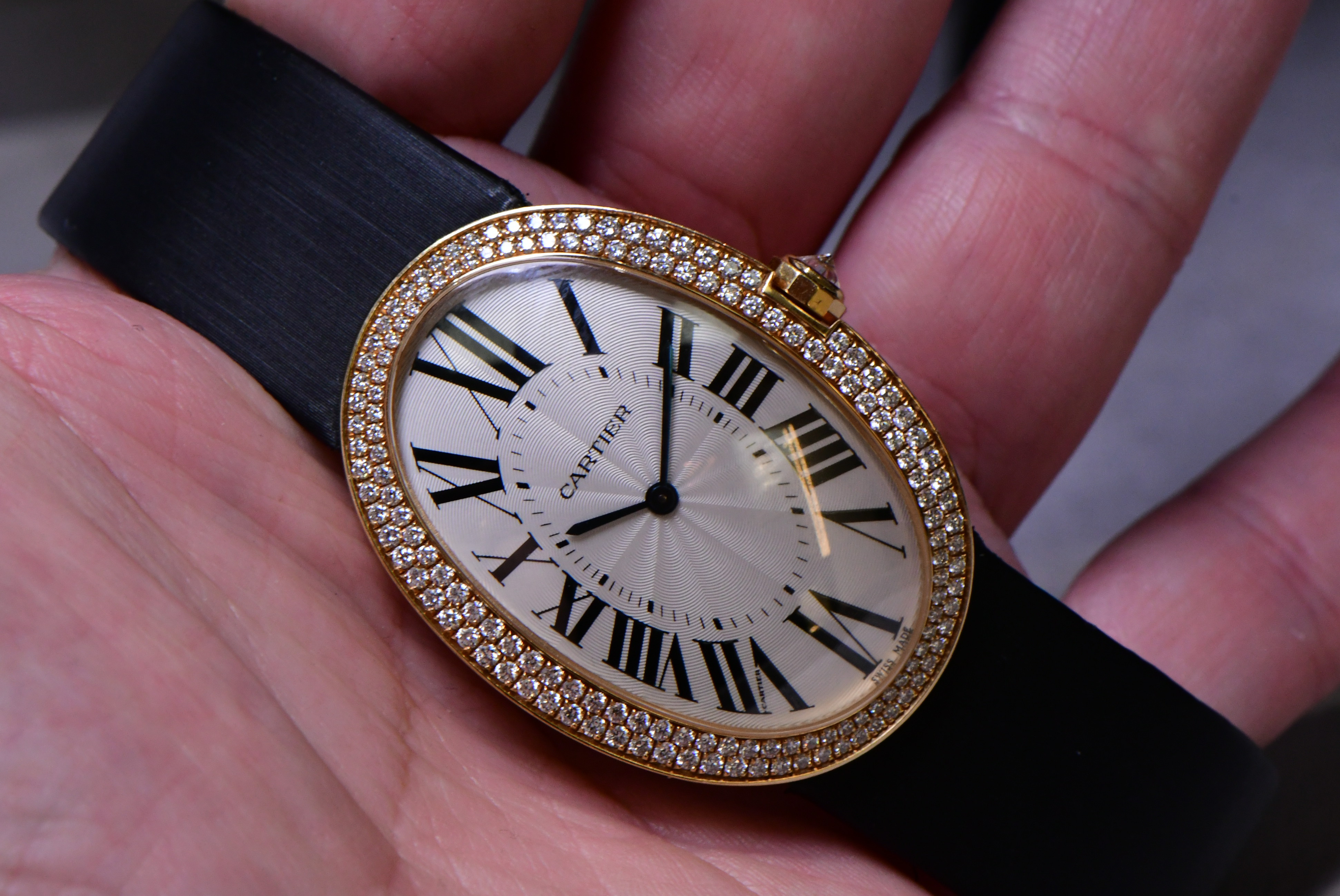Cartier Baignoire Large in Yellow Gold with Diamond Bezel Yellow Gold on Strap with Silver