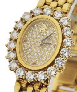 Classique Oval in Yellow Gold on Bracelet with Pave Diamond Dial