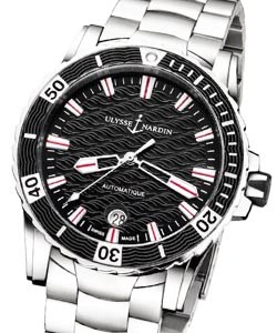 Maxi Marine Diver 40mm in Steel On Steel Bracelet with Black Textured Dial
