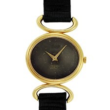 Piaget Vintage Oval Ladies Manual in Yellow Gold - Circa 1970s