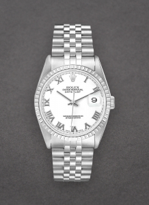 Pre-Owned Rolex 16220 Datejust 36mm in Steel with Engine Turned Bezel 16220